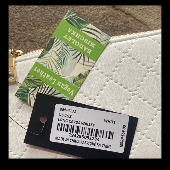 NWT Badgley Mischka White Quilted Long Card Wallet gold logo hardware purse - Picture 4 of 4